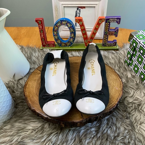 Chanel Ballerina Flats - Picture 2 of 15